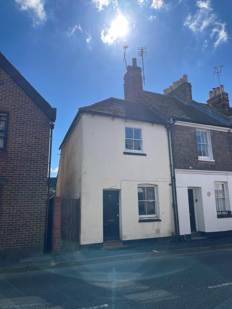 Lot: 46 - TWO-BEDROOM END-TERRACE IN GOOD LOCATION - Front Photo of end-terraced house